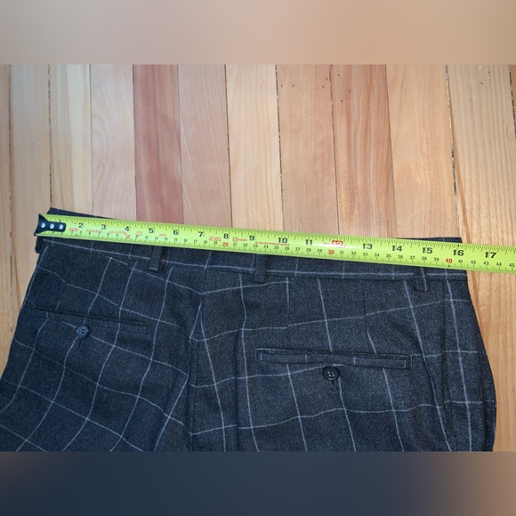 J. P. Tilford by Samuelsohn suit, Grey size 38-32R - Picture 9 of 16